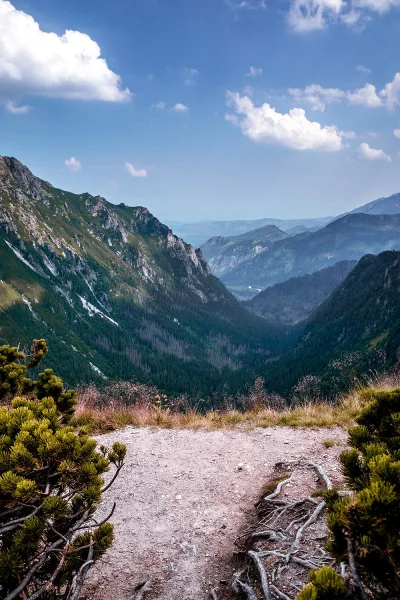 CODER_BEST - Moje zdjęcie ze szlaku z doliny pięciu stawów nad morskie oko :) 


#...