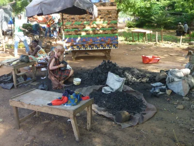 r3pr3z3nt - W Mali widziałem jak albinoska parała się sprzedażą węgla... Rasistowski ...