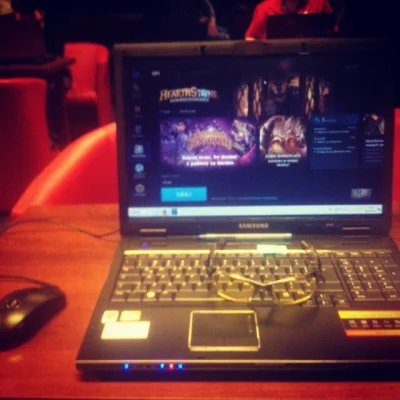 t.....4 - Wyszedłem z piwnicy do innej piwnicy polamić w #hearthstone. Turniej w #exp...