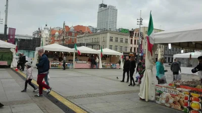 Diplo - Jakiś mirek pisał, że obóz dla uchodźców stawiają na rynku w Katowicach XD 
...