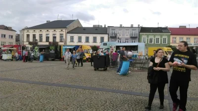 C.....x - @nerana112 A ogólnie to foodtrucki są na rynku więc polecam :)