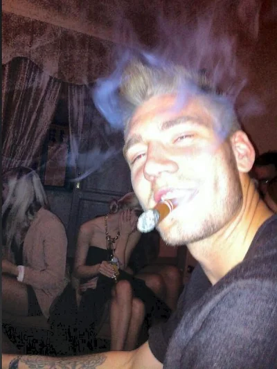 p.....y - @Zaskill: Good guy Bendtner, schodzi z boiska po strzelonej bramce, żeby ni...