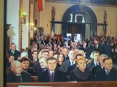 a.....k - W pierwszym rzędzie Prezydent Andrzej Duda z małżonką, Marszałek Sejmu i......