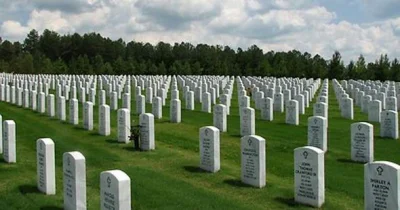 Altru - #usa #szczeraprawda
Taki cmentarz z USA bardziej mi się podobają niż to co j...