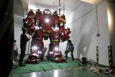 mleko15 - Trzymetrowy hulkbuster zbudowany przez chińczyków w garażu.
#avengers #iro...