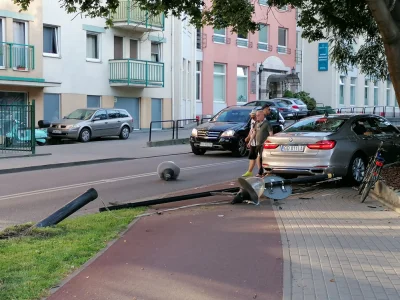 L.....m - @uabit: Lokalni się rozbijają swoimi (lub pożyczonymi ale nie oklejonymi ) ...