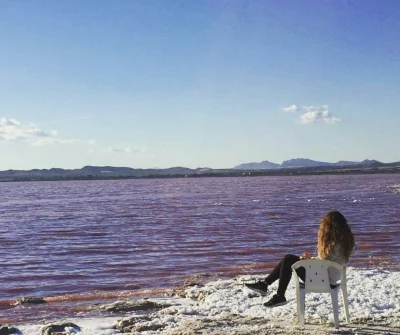 S.....n - Laguna Salada de Torrevieja - różowe, słone jezioro, u brzegach którego jes...