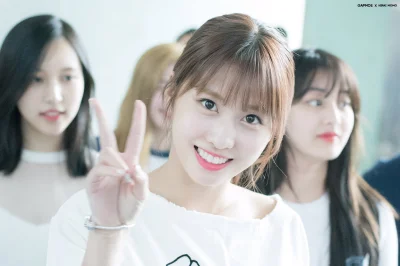 XKHYCCB2dX - #momo #twice 
#koreanka #japonka