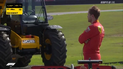 P.....z - Vettel patrzy na swój nowy bolid ( ͡° ͜ʖ ͡°)
#f1