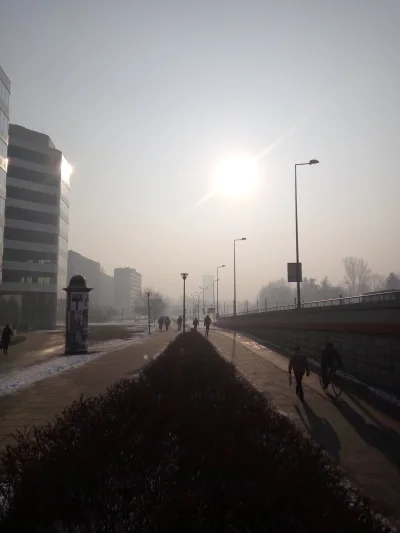 Parsley - Widok na wieżowiec Błękitek w Krakowie z ronda mogilskiego #smog #krakow