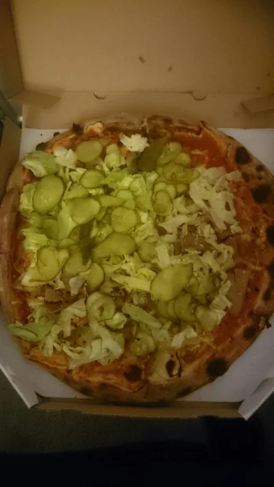 lincolin - Taką pizze wczoraj mi przywieźli w #szczecin 
Zamawiałem pizze kebab za 30...