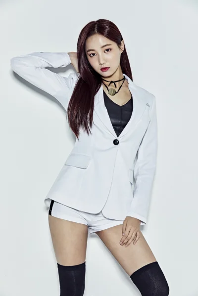 XKHYCCB2dX - #yeonwoo #momoland
#koreanka