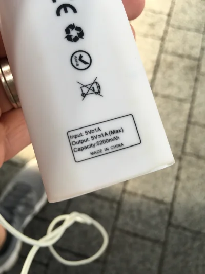 TheMan - @glutenfree: Powerbank z Auchan za 40 zł firmy Tracer. Ładuje aż miło nawet ...