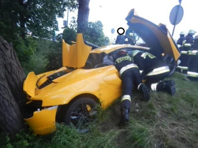 Ejszyn - Jakoś miesiąc temu w Krapkowicach na jednym z rond rozbił się McLaren 650S. ...