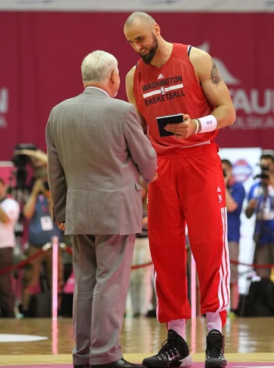 MuzG - Skarpetki NBA naciągnięte na stylowy czerwony dres fitujo ?



#nba #koszykowk...