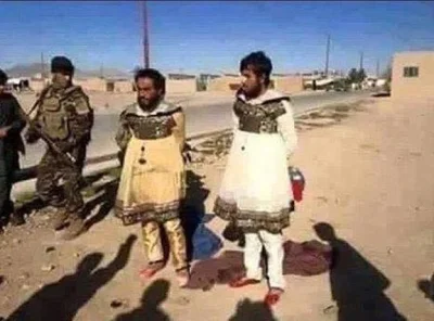 NapoleonV - Bojownicy ISIS przebrani za kobiety uciekają z oblężonego Mosulu xD
#bek...