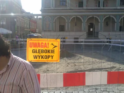 Marpop - przed samym ratuszem w #poznan

#heheszki #humorobrazkowy