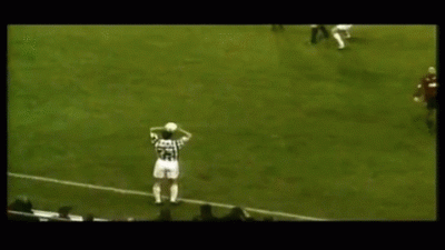 A.....e - [ #pilkanozna #zidane #futbolgif #gif #elegancja #klasa ]

Zizou w akcji. K...