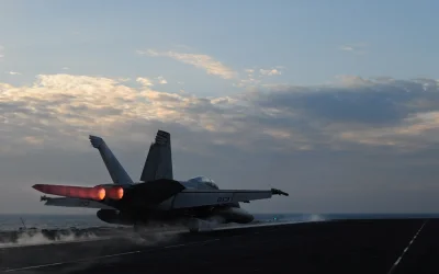 dobrazarazusune - F18 należący do eskadry VFA-137 Kestrels przed wylotem.
#aircraftb...