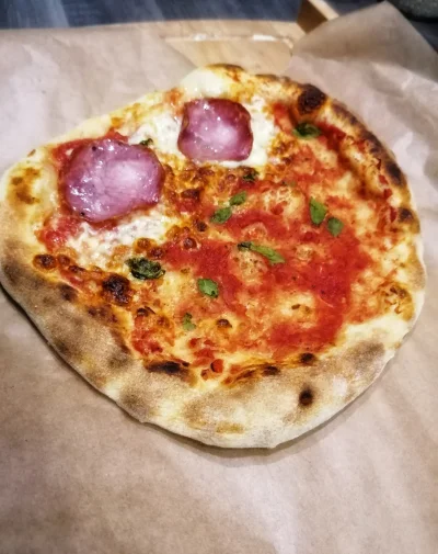 TOTYLKO_JA - Pan pizza przesyła Ci uśmiech :D
Neapolitana, pol marinara, pol mozarela...