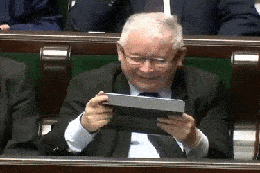 roszej - Kaczyński czyta tą dzisiejszą bombę na Wyborcza.pl właśnie.... #afera #wybor...