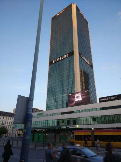 foxbond - O kur*a jakiś typ się wspina na wieżowiec Marriott/Samsung przy Dworcu cent...