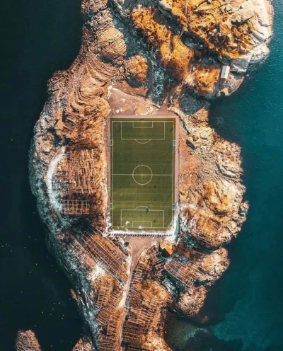 absstart - Stadion w Henningsvær

#ciekawostki #earthporn