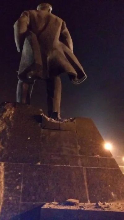 donmuchito1992 - W nocy w Doniecku próbowano wysadzić pomnik Lenina. 

#don #ukrain...