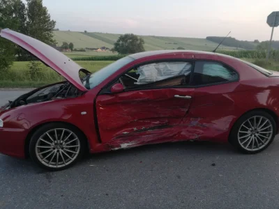 bloodyhell666 - Wczoraj mialem kolizję z alfa romeo gt. Pomimo ze i podloga i dach zl...