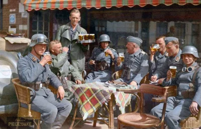 s.....c - Niemieccy żołnierze na piwku w zdobytej Bredzie, Holandia 12 maja 1940 r. 
...