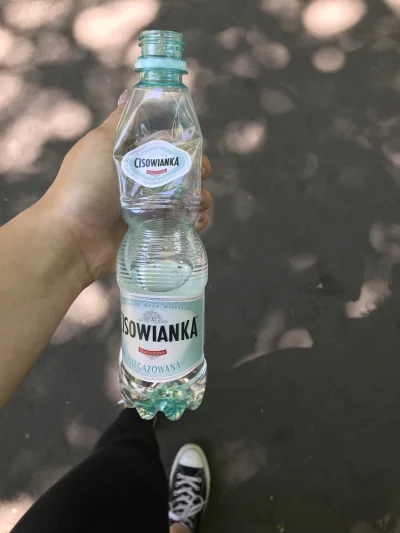 SumKrowojad - Ale irytujące jest to że butelki z wodą mną się jak papier ( ͡° ʖ̯ ͡°) ...