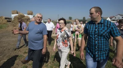 Velati - Zagadka na dziś. Janusze i Grażyny w polu, znajdź polskiego premiera
#zagad...