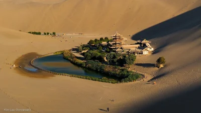 Nefalem - Yueyaquan na pustyni Gobi niedaleko miasta Dunhuang, Chiny.
#earthporn #oaz...