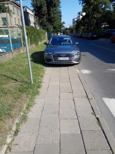 t.....a - Parkuje jak idiota, tfu na wiesniakow z audi. #warszawa #samochody