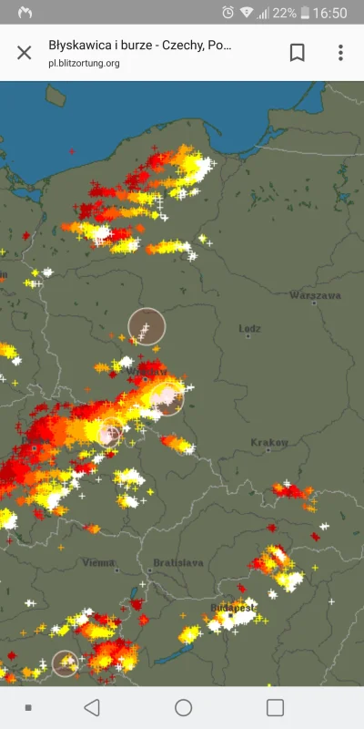 pieczarrra - No kiedy to nad Kraków dojdzie w końcu (╯°□°）╯︵ ┻━┻

#krakow #burza