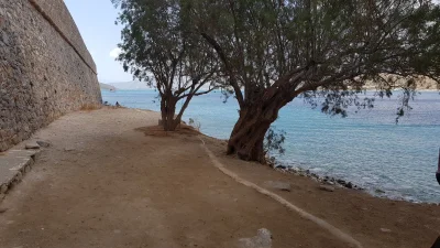 Erminos - Wyspa jest 500 - 700 metrów od brzegu to zdjęcie najlepiej to pokazuje jak ...