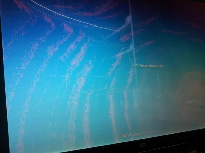 b.....i - Ktoś miał tak na swoim #laptop #hp? Czerwona pikseloza wokół jaśniejszych e...