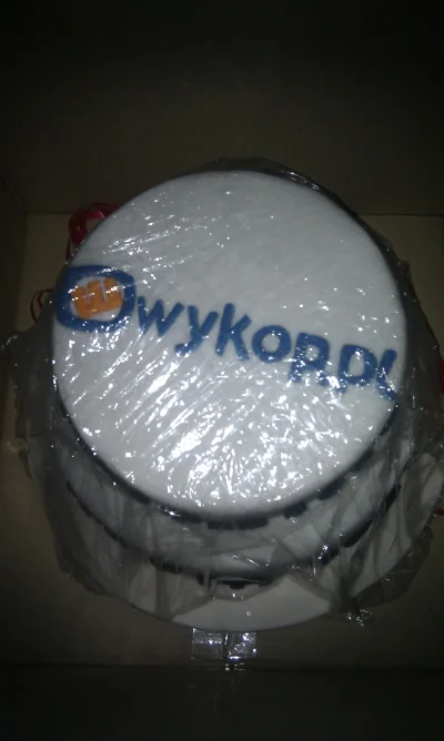 goromadska - Jeszcze zapakowany #tort zjedzony na #trojmiejskiewykopparty #zdjeciazte...
