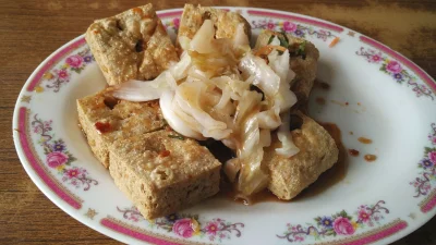 kotbehemoth - Śmierdzące tofu, gdzieś na Tajwanie, cena około 6 zł za ten tależyk

...