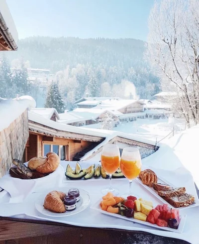 wariat_zwariowany - Urocza sceneria na śniadanie (｡◕‿‿◕｡)
Stanglwirt hotel w Austrii...