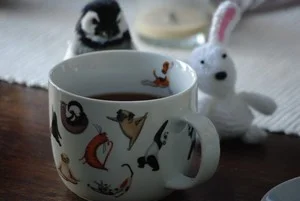 c.....a - Pijcie ze mno herbatę, szybko, zanim pingwin i królik się dorwą! ( ͡° ͜ʖ ͡°...