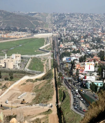 nasedo - Wielokrotnie widziałem to zdjęcie, granica USA - Meksyk, dopiero teraz się d...