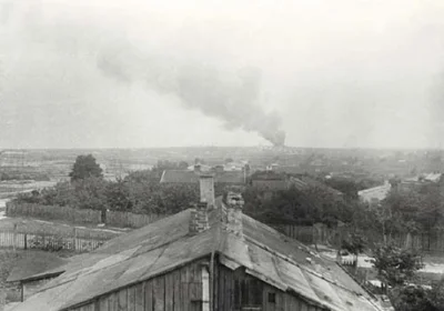 somsiad - Lublin rok 1944, dym z palenia zwłok unoszący się nad Majdankiem.
#fotohis...