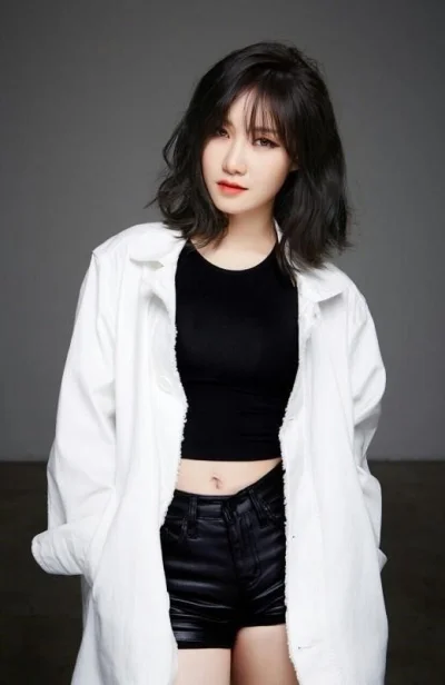 K.....o - #yezi #fiestar 
#koreanka