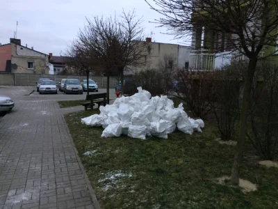 suchanice - Dziwny śnieg spadł w Lublinie. 

#smiesznysnieg #uwaganagrad