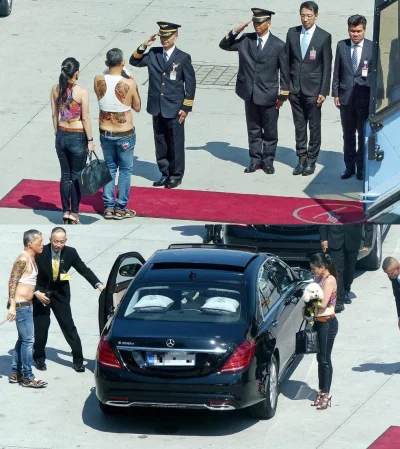 AMSterdam - Obecny król Tajlandii Maha Vajiralongkorn - widoczny na zdjęciu, upomniał...