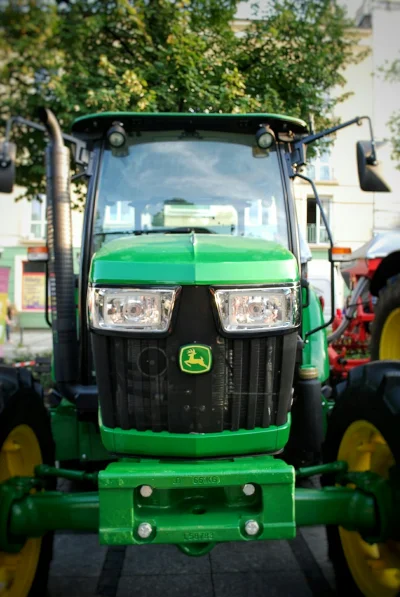 gusioo - John Deere zawsze taki uśmiechnięty. 
#czestochowa #traktorboners #dozynki