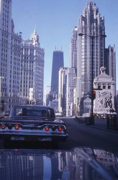 NH35 - Chicago, marzec 1969.

Tribune Tower (po prawej), Wrigley Building (po lewej...