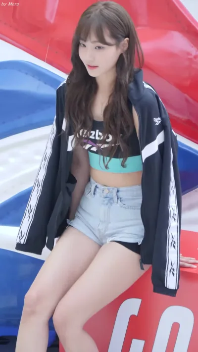 XKHYCCB2dX - #yeonwoo #momoland 
#koreanka #gif