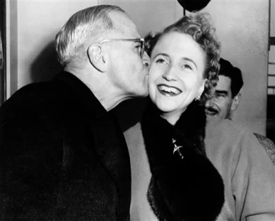 B.....a - @Brzytwa_Ockhama: Harry Truman z żoną